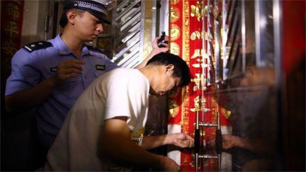 鄂州请开锁师傅开了锁后，师傅为什么一般都不进门，就算主人请也不进去？